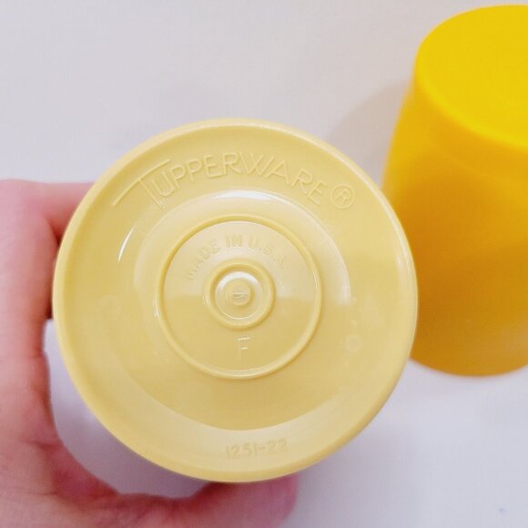 2 Vtg Mini Tupperware Tumblers Cups Yellow #1251 - Picture 4 of 5